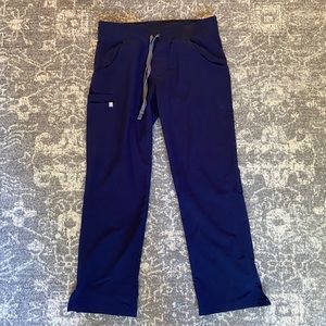 FIGS Scrubs “Kade” Cargo Pants Size Medium Petite